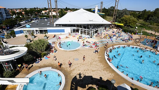 Bassins extérieurs - centre aquatique Châtelaillon-Plage ©Julien Chauvet